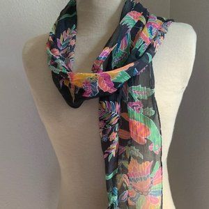 Lightweight simple scarf with gorgeous detail